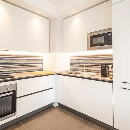 Amazhome - New Private Garden&cozy Appartement