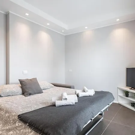 Amazhome - New Private Garden & Cozy Apartman Riccione