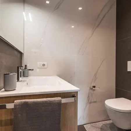 Amazhome - New Private Garden&cozy Appartement