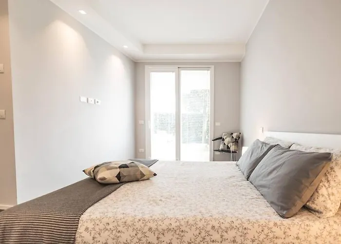 Amazhome - New Private Garden & Cozy Appartement