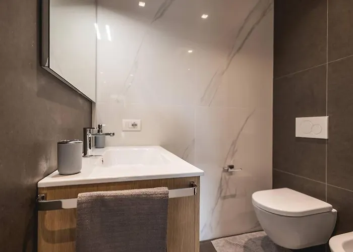 Amazhome - New Private Garden & Cozy Appartement