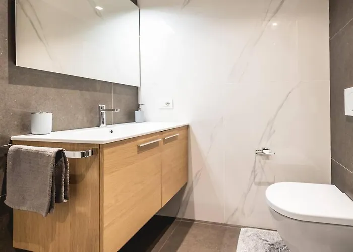 Amazhome - New Private Garden & Cozy Appartement *